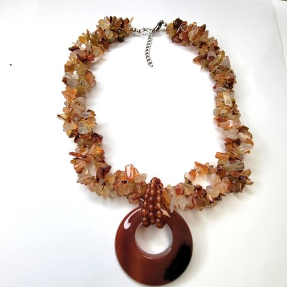 Carnelian Fashion Chips Necklace with Round Pendant - Picture 13 of 14